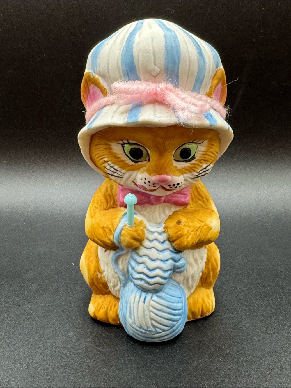 VTG 1982 Jasco Taiwan Kitten Knitting Mittens Coin Bank Bisque Ceramic Cat